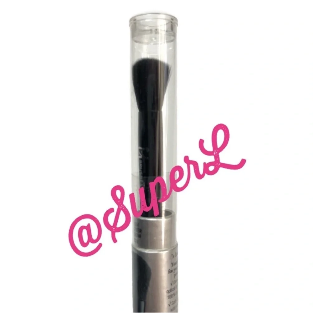 2/$25 NEW IT Cosmetics Velvet Luxe Plush All-Over Shadow Brush 322